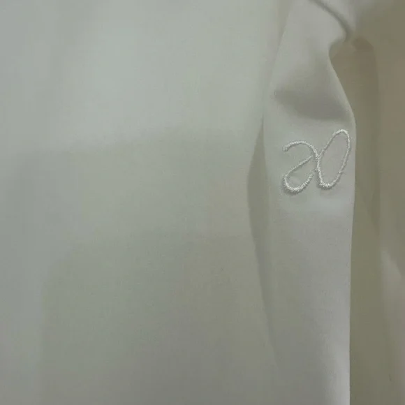 ADAY Something Tailored Small Classic White V-Neck top  Capsule Wardrobe - Picture 9 of 16